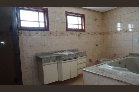 Casa à venda com 350m², 3 quartos e 3 vagasBanheiro da Suíte