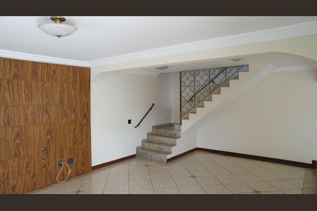 Casa à venda com 350m², 3 quartos e 3 vagasSala