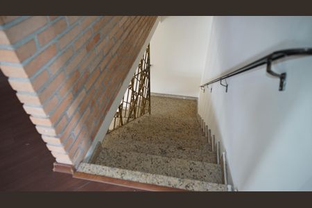 Casa à venda com 350m², 3 quartos e 3 vagasEscada