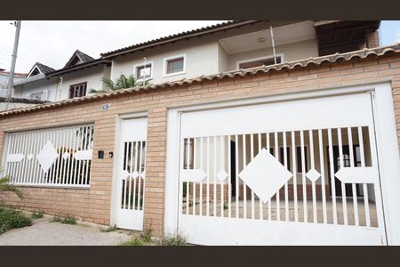 Casa à venda com 350m², 3 quartos e 3 vagasFachada