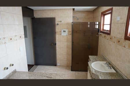 Casa à venda com 350m², 3 quartos e 3 vagasBanheiro da Suíte