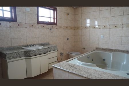 Casa à venda com 350m², 3 quartos e 3 vagasBanheiro da Suíte