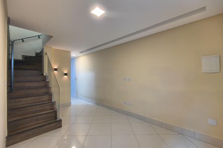 Sala de casa de condomínio para alugar com 2 quartos, 150m² em Vila Tupi, Praia Grande