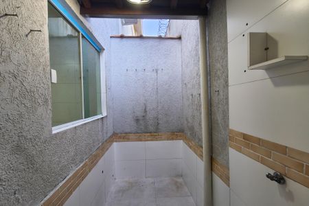 Casa de condomínio para alugar com 150m², 2 quartos e 1 vagaÁrea de Serviço