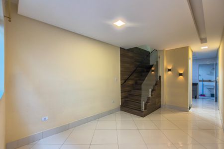 Sala de casa de condomínio para alugar com 2 quartos, 150m² em Vila Tupi, Praia Grande