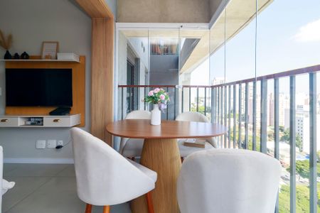 Sala - Varanda de apartamento à venda com 2 quartos, 47m² em Santo Amaro, São Paulo