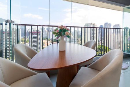 Apartamento à venda com 47m², 2 quartos e 2 vagas Apartamento à venda com 47m², 2 quartos e 2 vagasSala - Varanda