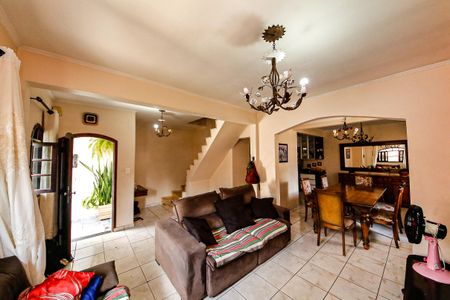 Casa para alugar com 3 quartos, 189m² em Parque Sao Rafael, São Paulo