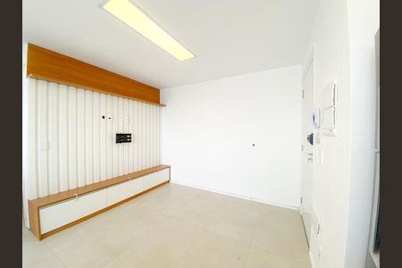 Sala de apartamento à venda com 2 quartos, 50m² em Parque Industrial Tomas Edson, São Paulo
