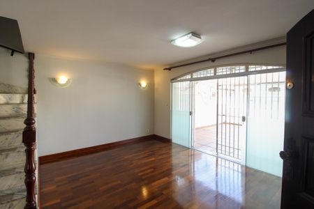 Casa para alugar com 230m², 3 quartos e 2 vagas Casa para alugar com 230m², 3 quartos e 2 vagasSala