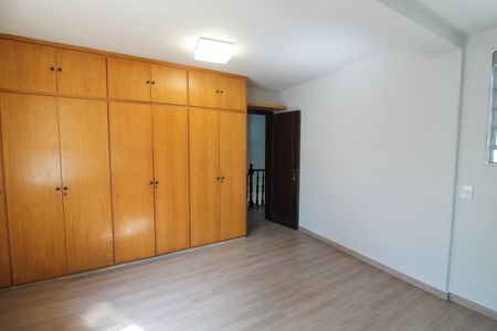 Casa para alugar com 230m², 3 quartos e 2 vagas Casa para alugar com 230m², 3 quartos e 2 vagasQuarto 2