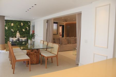 Apartamento à venda com 198m², 3 quartos e 3 vagasVaranda