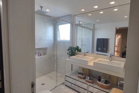 Apartamento à venda com 198m², 3 quartos e 3 vagas Apartamento à venda com 198m², 3 quartos e 3 vagasBanheiro da Suíte 1