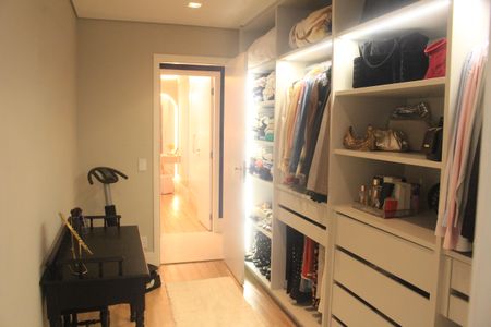 Apartamento à venda com 198m², 3 quartos e 3 vagasCloset da suíte 1