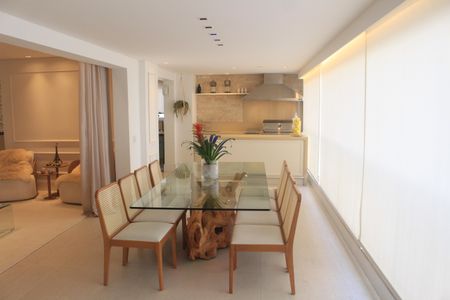 Apartamento à venda com 198m², 3 quartos e 3 vagasVaranda