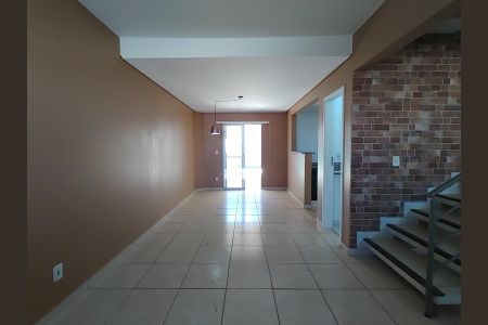 Sala de casa de condomínio para alugar com 4 quartos, 135m² em Gávea, Uberlândia