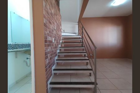 Sala de casa de condomínio para alugar com 4 quartos, 135m² em Gávea, Uberlândia