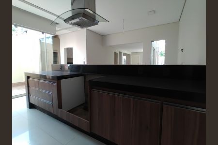 Cozinha de casa de condomínio para alugar com 3 quartos, 120m² em Gávea, Uberlândia