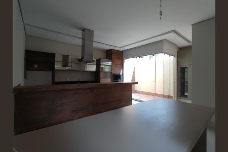 Cozinha de casa de condomínio para alugar com 3 quartos, 120m² em Gávea, Uberlândia