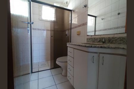 Banheiro de apartamento para alugar com 3 quartos, 82m² em Santa Mônica, Uberlândia