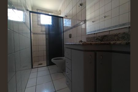 Banheiro de apartamento para alugar com 3 quartos, 82m² em Santa Mônica, Uberlândia