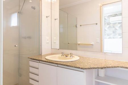 Apartamento para alugar com 76m², 2 quartos e 2 vagas Apartamento para alugar com 76m², 2 quartos e 2 vagasBanheiro da Suíte