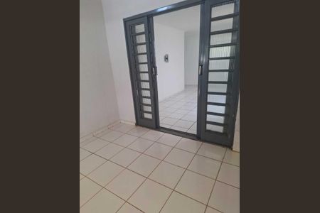 Sala de casa para alugar com 4 quartos, 219m² em Conjunto Riviera, Goiânia