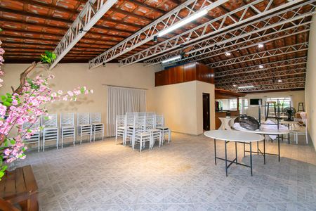 Casa para alugar com 0 quarto, 200m² em Vila Nova York, São Paulo