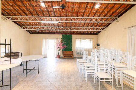 Casa para alugar com 0 quarto, 200m² em Vila Nova York, São Paulo