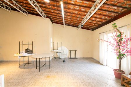 Casa para alugar com 0 quarto, 200m² em Vila Nova York, São Paulo