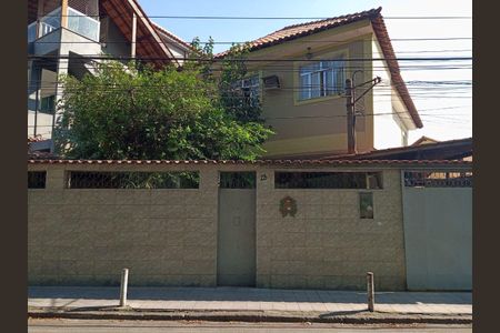 Casa à venda com 158m², 3 quartos e 2 vagasFachada