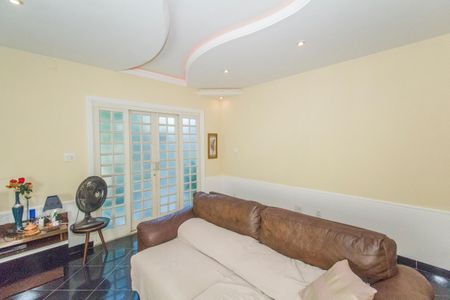 Casa à venda com 158m², 3 quartos e 2 vagasSala