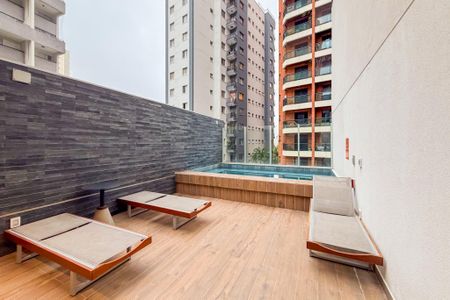 Studio à venda com 42m², 1 quarto e sem vaga Studio à venda com 42m², 1 quarto e sem vagaPiscina
