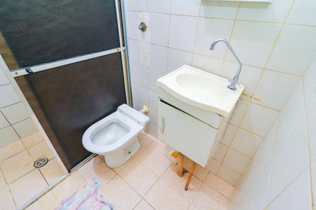 Banheiro de casa para alugar com 1 quarto, 80m² em Conjunto Residencial José Bonifácio, São Paulo