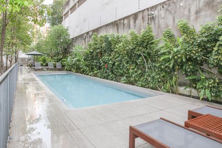 Apartamento para alugar com 167m², 2 quartos e 3 vagas Apartamento para alugar com 167m², 2 quartos e 3 vagasÁrea comum - Piscina