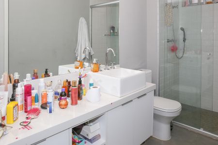 Apartamento para alugar com 167m², 2 quartos e 3 vagas Apartamento para alugar com 167m², 2 quartos e 3 vagasBanheiro da Suíte 2