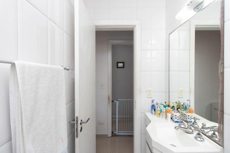 Apartamento à venda com 74m², 3 quartos e 2 vagasBanheiro da Suíte