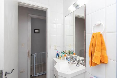 Apartamento à venda com 74m², 3 quartos e 2 vagasBanheiro da Suíte
