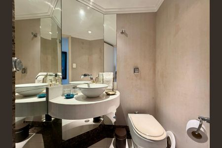 Apartamento à venda com 320m², 4 quartos e 4 vagasLavabo