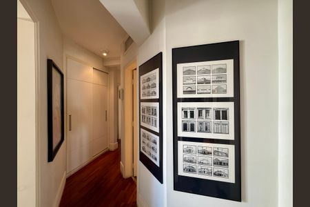 Apartamento à venda com 320m², 4 quartos e 4 vagasCorredor Quartos