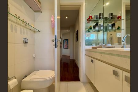 Apartamento à venda com 320m², 4 quartos e 4 vagasBanheiro Social 
