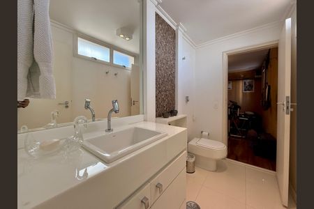Apartamento à venda com 320m², 4 quartos e 4 vagasBanheiro Estúdio 