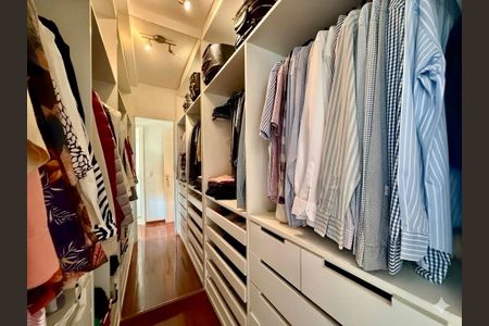 Apartamento à venda com 320m², 4 quartos e 4 vagasCloset Suíte 