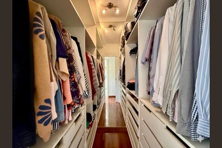Apartamento à venda com 320m², 4 quartos e 4 vagasCloset Suíte 