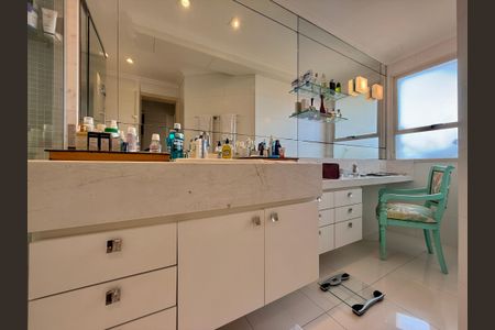 Apartamento à venda com 320m², 4 quartos e 4 vagasBanheiro Suíte 