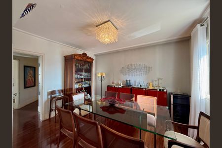 Apartamento à venda com 320m², 4 quartos e 4 vagasSala