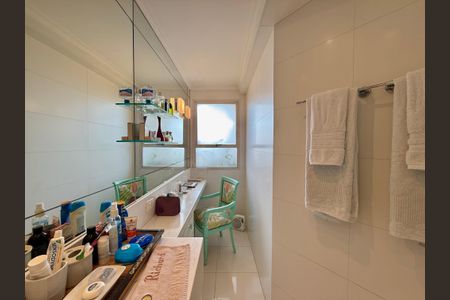 Apartamento à venda com 320m², 4 quartos e 4 vagasBanheiro Suíte 
