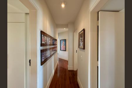 Apartamento à venda com 320m², 4 quartos e 4 vagasCorredor Quartos