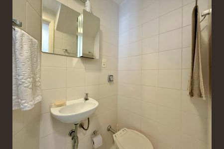 Apartamento à venda com 320m², 4 quartos e 4 vagasBanheiro de Serviço