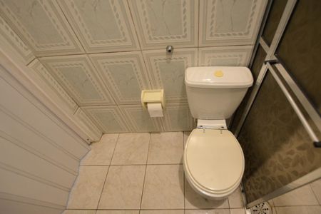 Casa para alugar com 200m², 2 quartos e 2 vagasBanheiro social